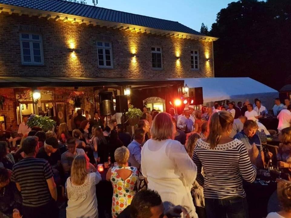 Pipowagen Met Prive Hot Tub Lanaken Exterior foto