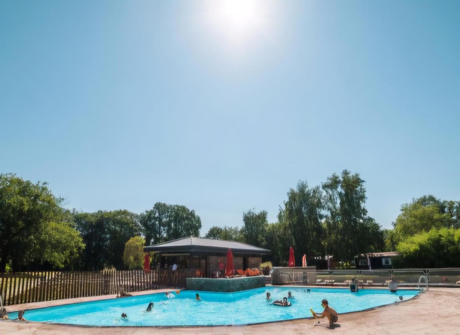 Pipowagen Met Prive Hot Tub Lanaken Exterior foto
